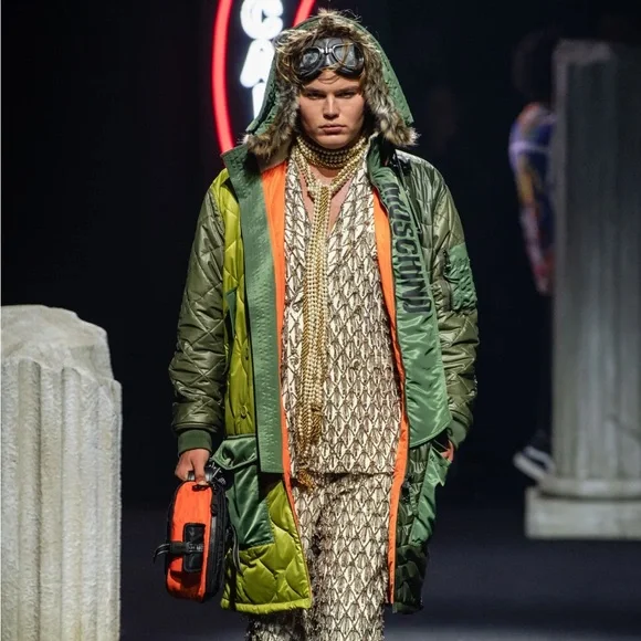 Moschino Green parka with fur trim - Picture 9 of 10